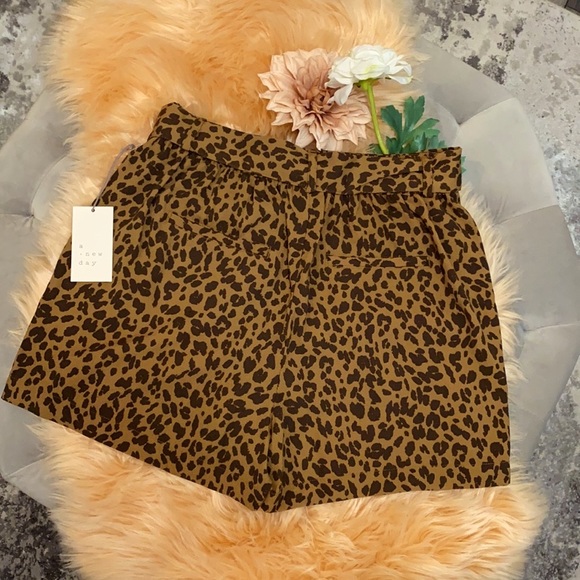 PRICE FIRM! NEW! Leopard Print Bow Tie Waist Shorts - Picture 2 of 4